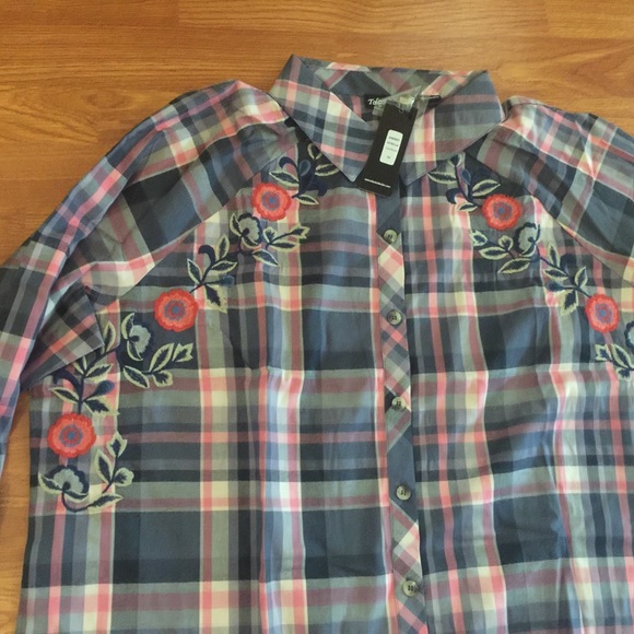 Tolani Collection Estrella 2x Embroidered Top - Picture 2 of 7